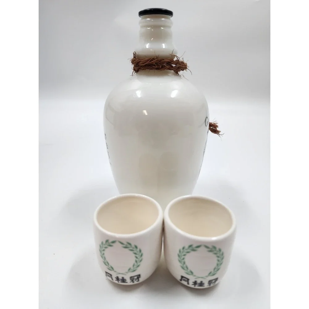 Gekkeikan Japanese Sake Set Ceramic Samurai Decanter Bottle 720ml and 2 Cups